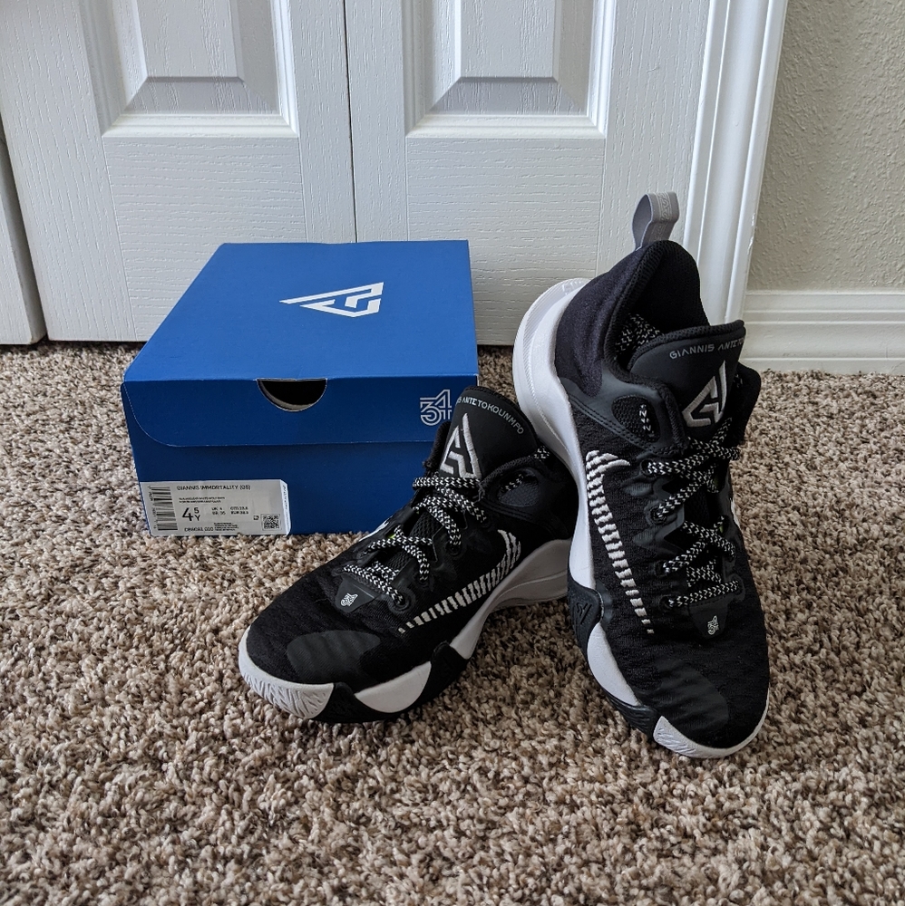 Nike Giannis Immortality Kids' Basketball Sneakers Size 4.5